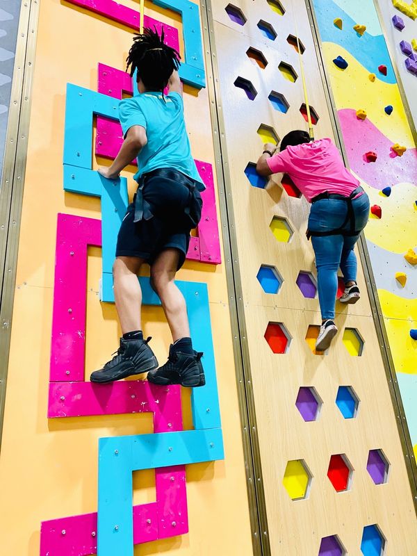 safety Steel Fun Climbing Wall Easy Installation For Outdoor Activities